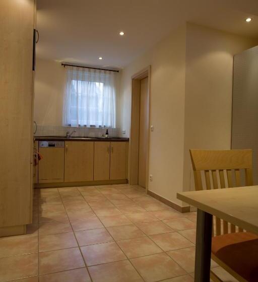 جناح جونيور, Engelhard Das Landhotel Garni