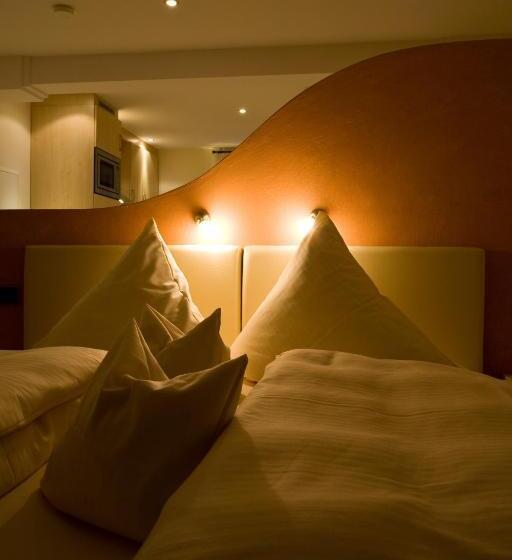 جناح جونيور, Engelhard Das Landhotel Garni