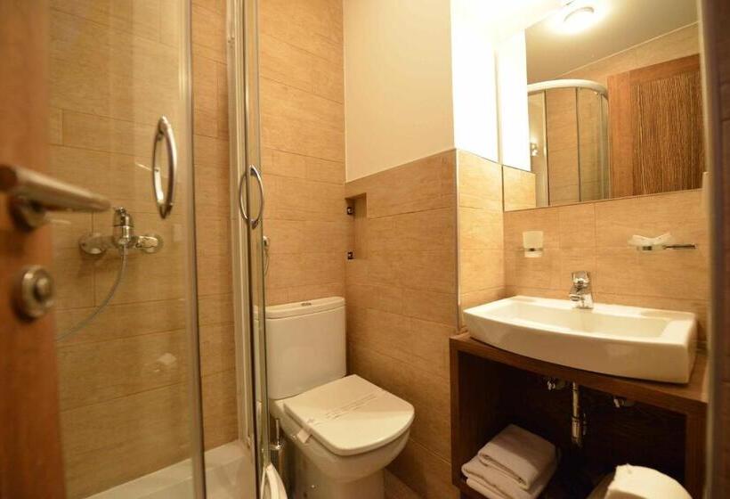 اتاق اکونومی, Garni Hotel Konak