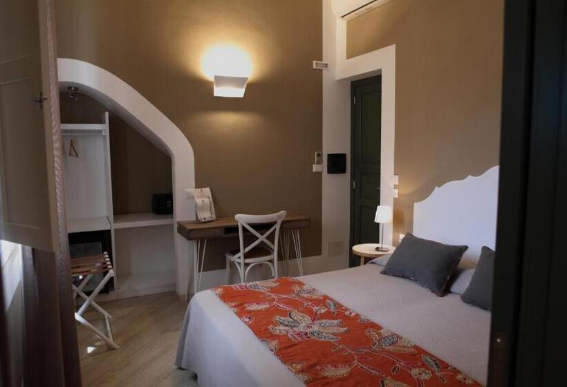 스탠다드 룸, Aegusa