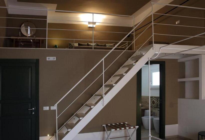 디럭스 룸, Aegusa