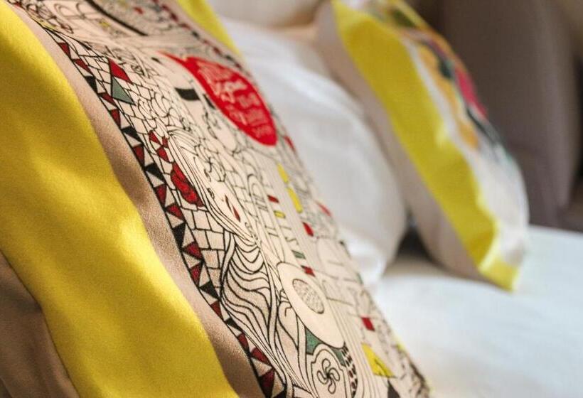 חדר סטנדרט, Agur Deneri