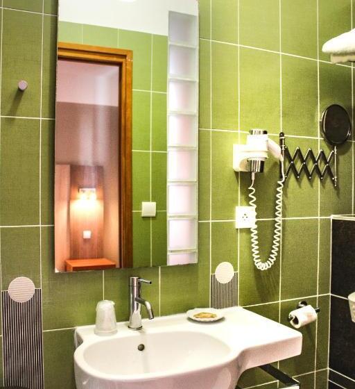 חדר סטנדרט, Agur Deneri