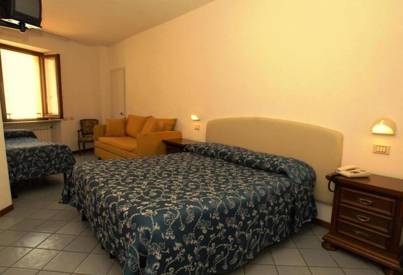חדר סטנדרט לשלושה, Albergo Umbria