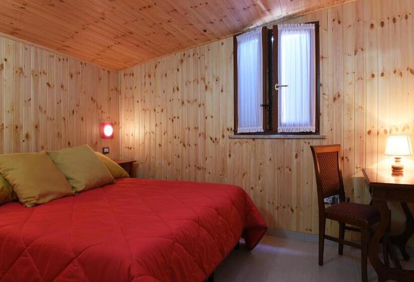 스탠다드 트리플 룸, Albergo Umbria