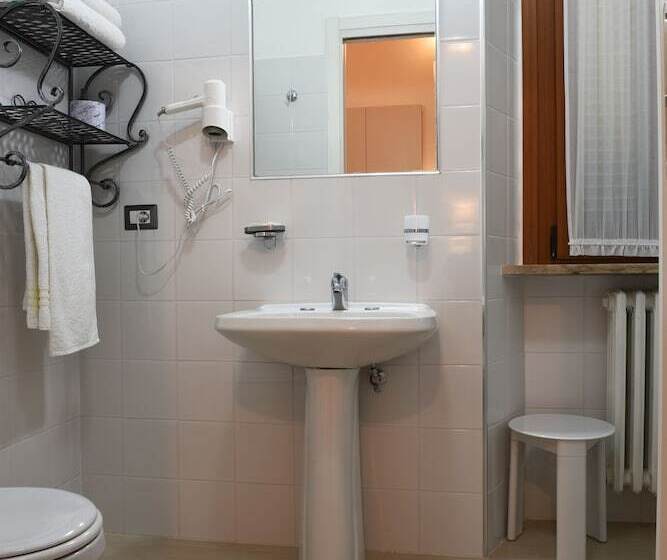 חדר סטנדרט לשלושה, Albergo Umbria