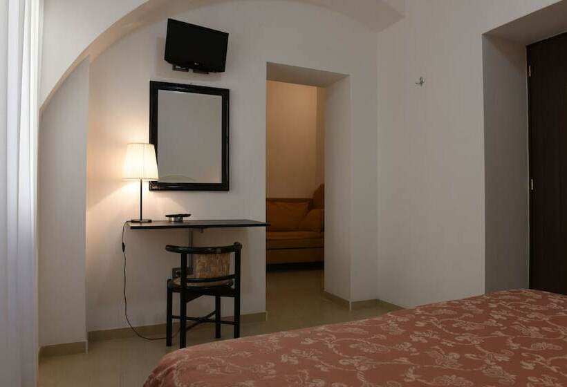 스탠다드 트리플 룸, Albergo Umbria