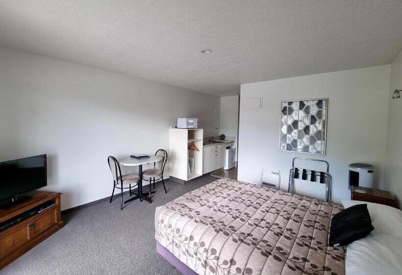 Студия Стандарт, Asure Highpark Motor Inn