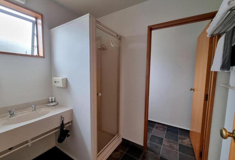 דירת חדר, Asure Highpark Motor Inn