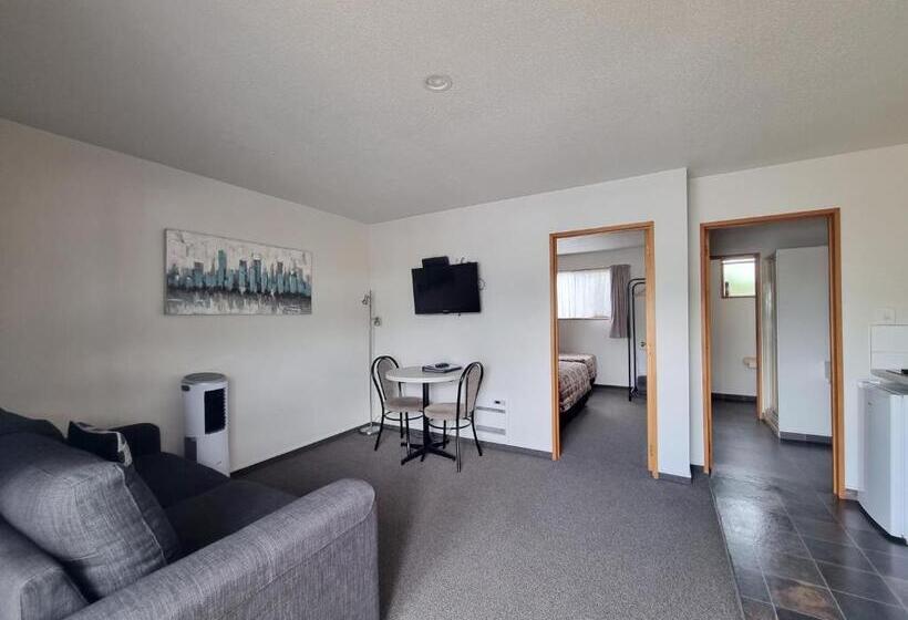 דירת חדר, Asure Highpark Motor Inn