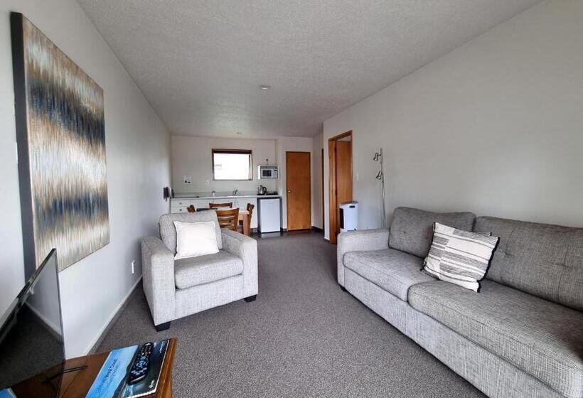 דירת חדר, Asure Highpark Motor Inn