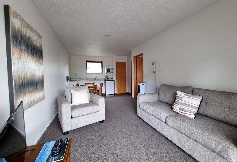 דירת חדר, Asure Highpark Motor Inn