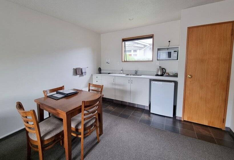 דירת חדר, Asure Highpark Motor Inn