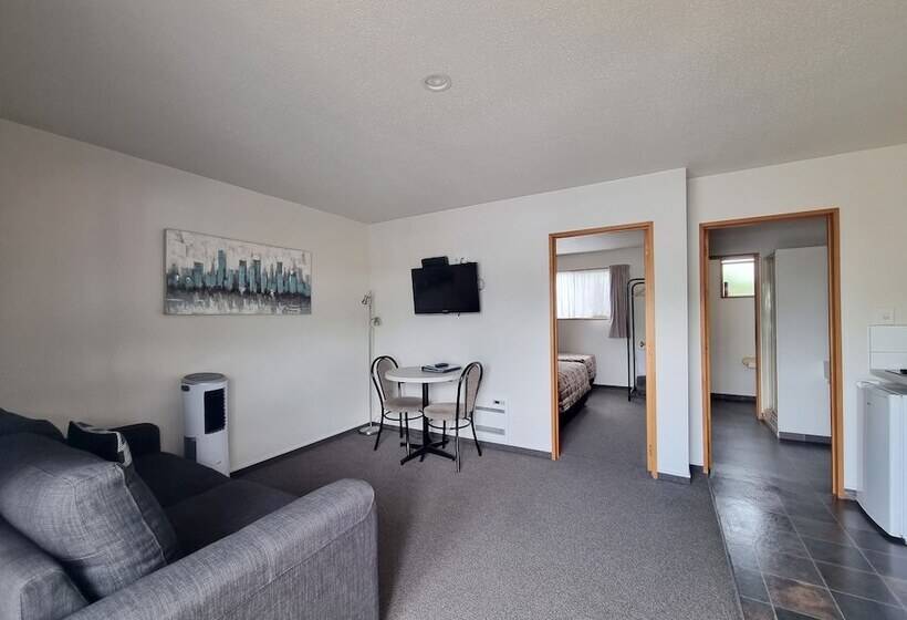 דירת חדר, Asure Highpark Motor Inn