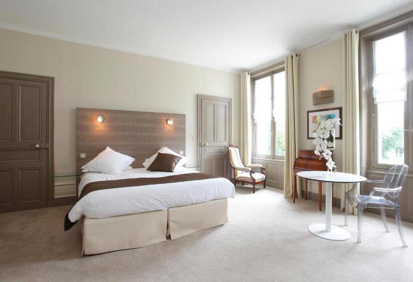 Полулюкс, Château De La Barbinière