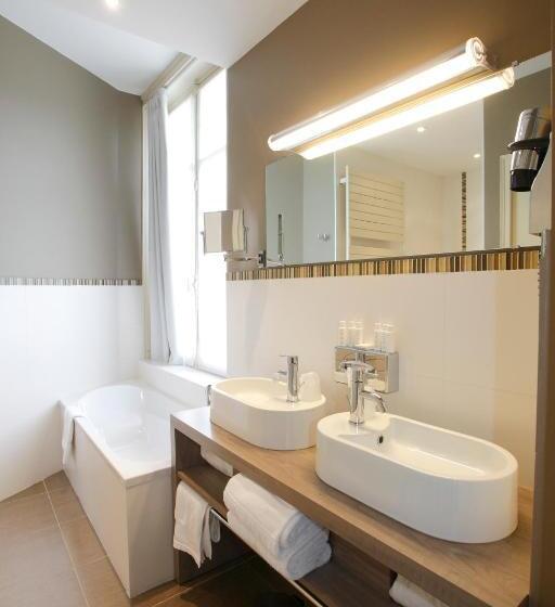 Полулюкс, Château De La Barbinière