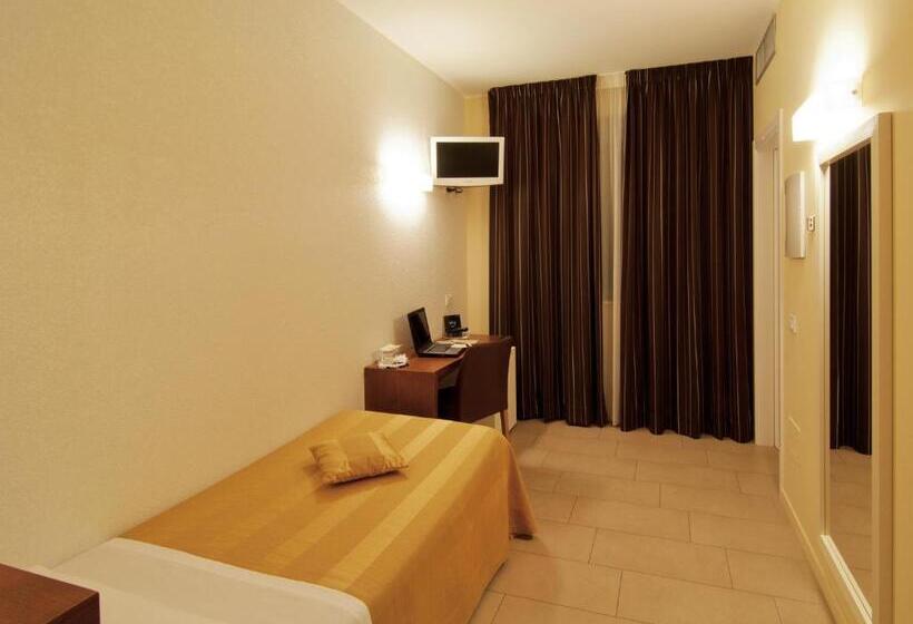 חדר סטנדרט יחיד, Cluentum