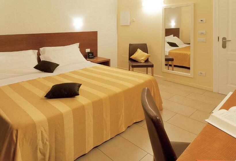 חדר סטנדרט לשלושה, Cluentum