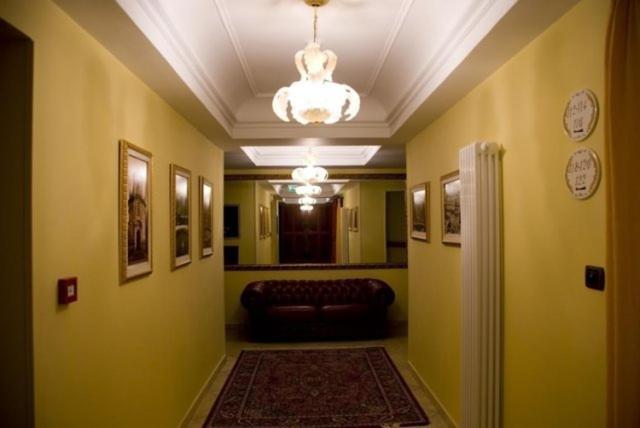 四人标准间, Duca Di Calabria