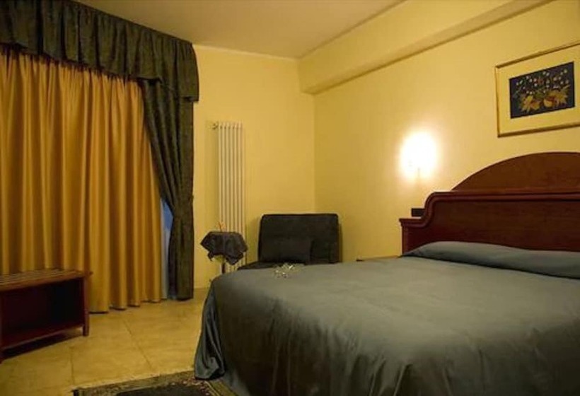 标准三人间, Duca Di Calabria