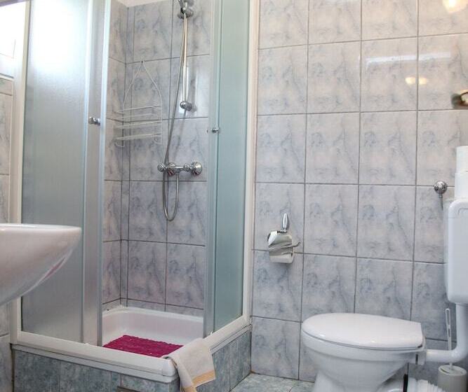 اتاق استاندارد سه نفره, Family Guesthouse In Forest Ana & Stjepan Nikolić