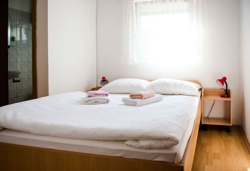 اتاق استاندارد یک نفره, Family Guesthouse In Forest Ana & Stjepan Nikolić