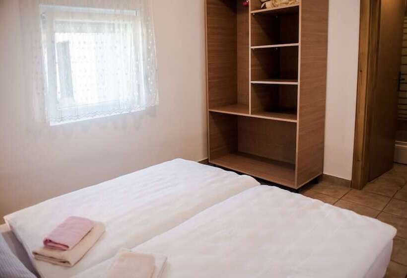 اتاق استاندارد یک نفره, Family Guesthouse In Forest Ana & Stjepan Nikolić