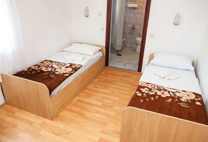 اتاق استاندارد سه نفره, Family Guesthouse In Forest Ana & Stjepan Nikolić