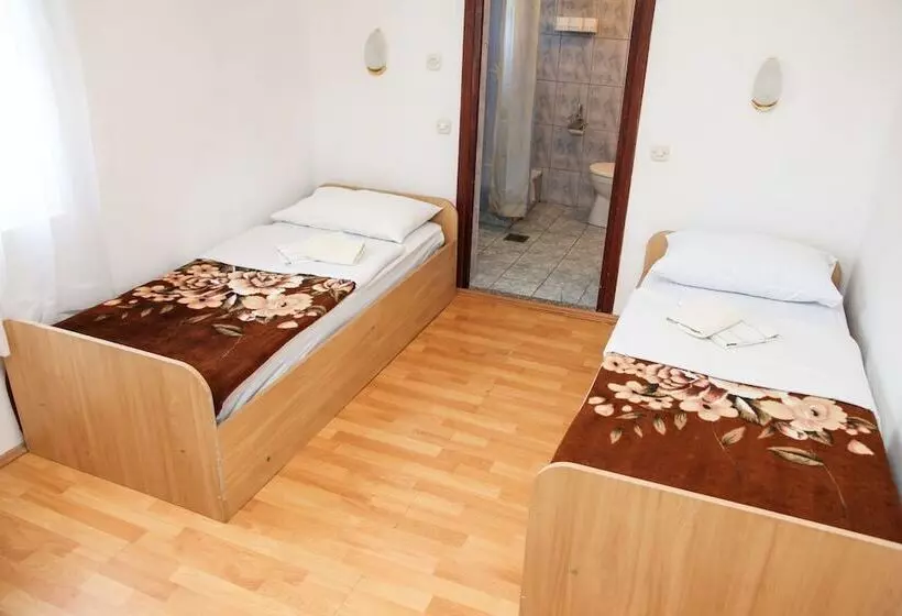 اتاق استاندارد سه نفره, Family Guesthouse In Forest Ana & Stjepan Nikolić