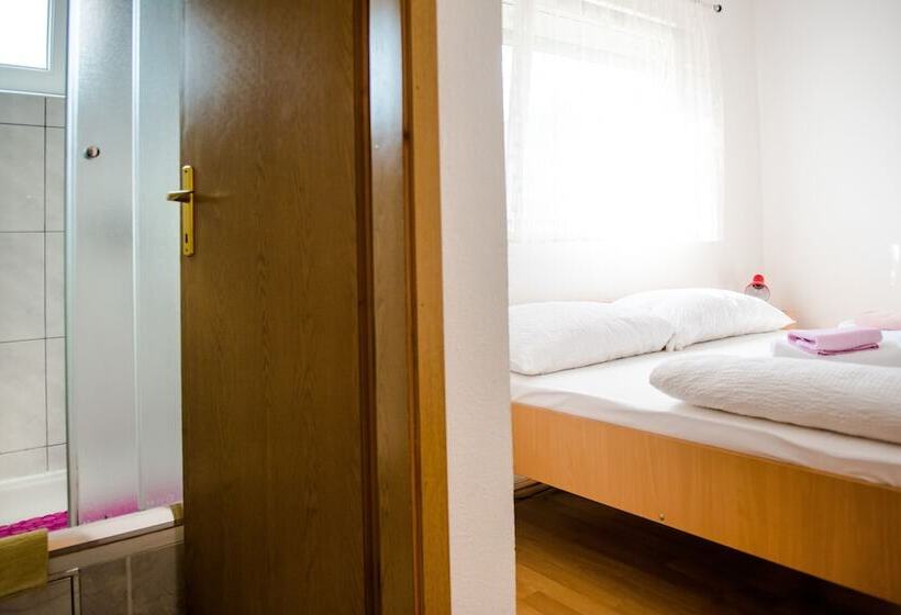 اتاق استاندارد یک نفره, Family Guesthouse In Forest Ana & Stjepan Nikolić