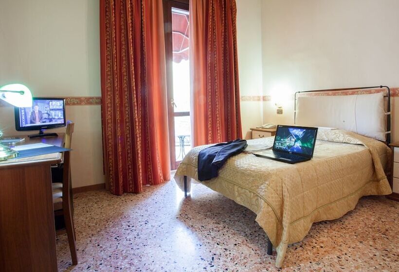 Pokój Superior Jednoosobowy, Fattoria Stocchi