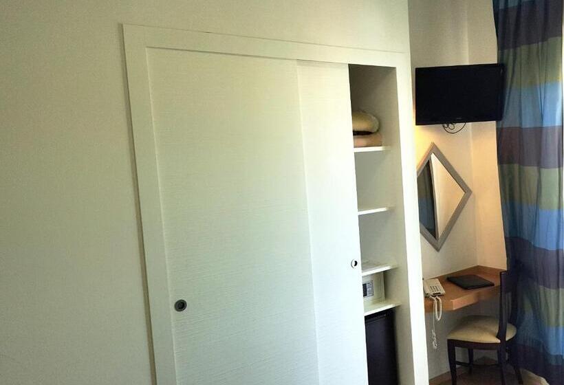 اتاق کلاسیک سه تخته, Ghirlandina