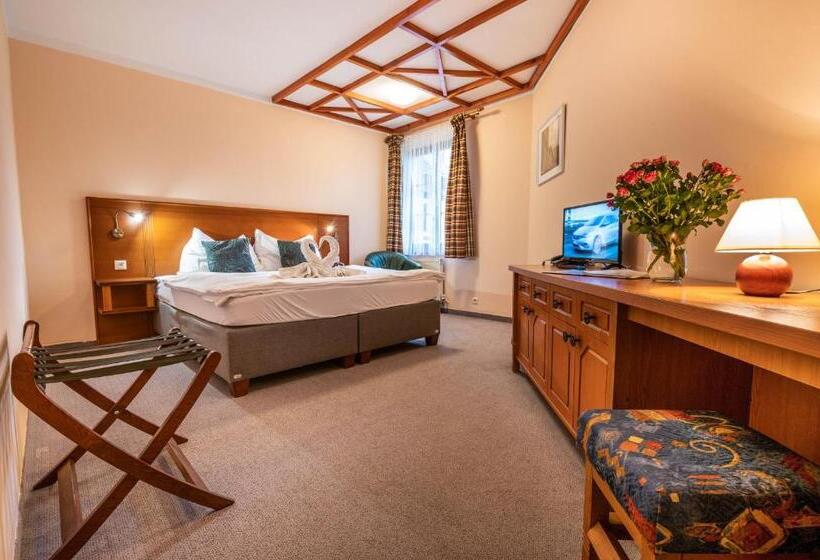 חדר דחוקס עם מיטת קינג, Golfer