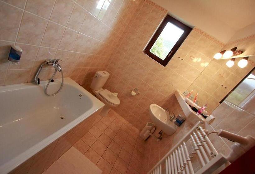 סוויטה, Golfer