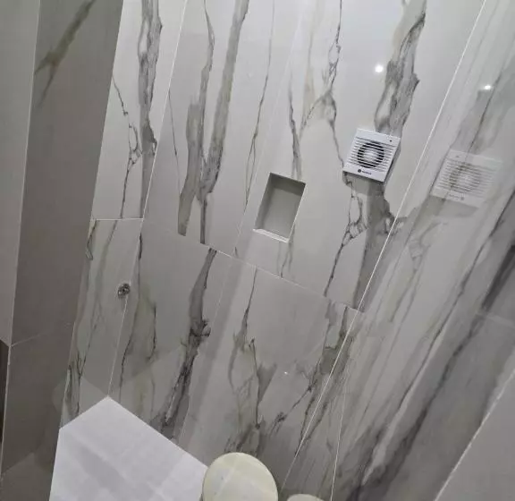 اتاق سوپریور با تخت بزرگ, Iris