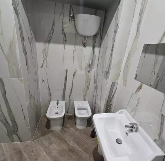 اتاق سوپریور با تخت بزرگ, Iris
