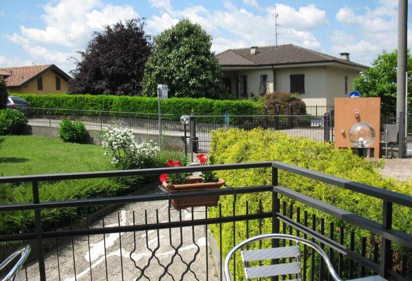 غرفة قياسية ثلاثية, La Collina