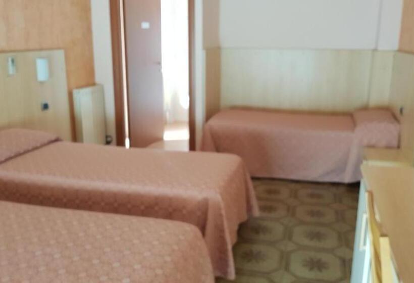 غرفة قياسية ثلاثية, La Collina