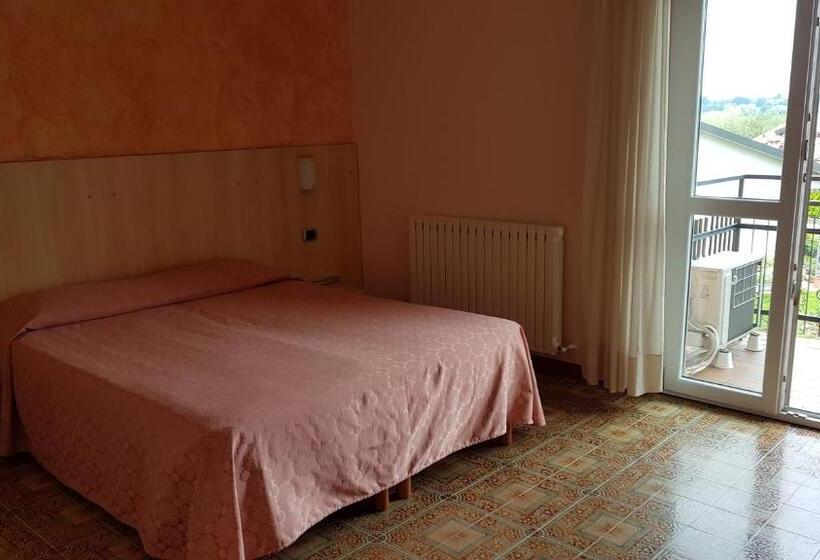 غرفة قياسية, La Collina