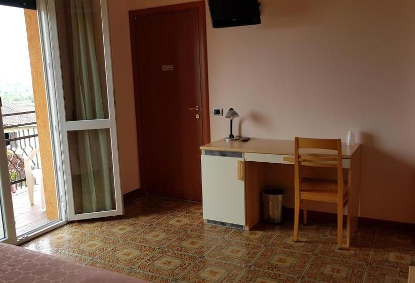 غرفة قياسية, La Collina