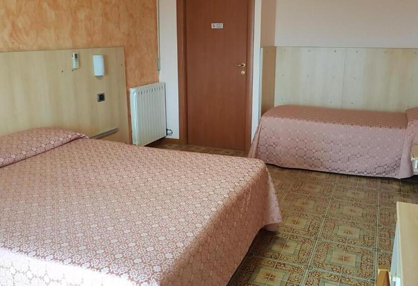 غرفة قياسية ثلاثية, La Collina