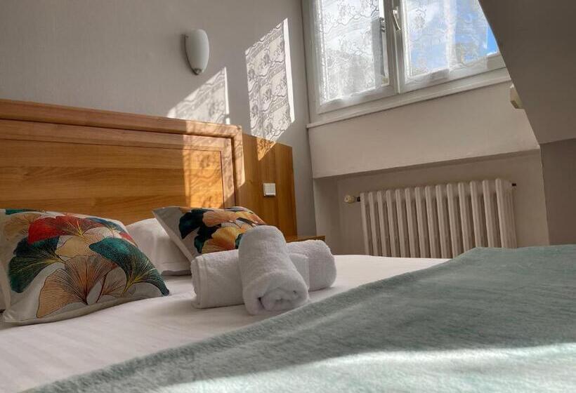 标准间, Le Relais De La Place