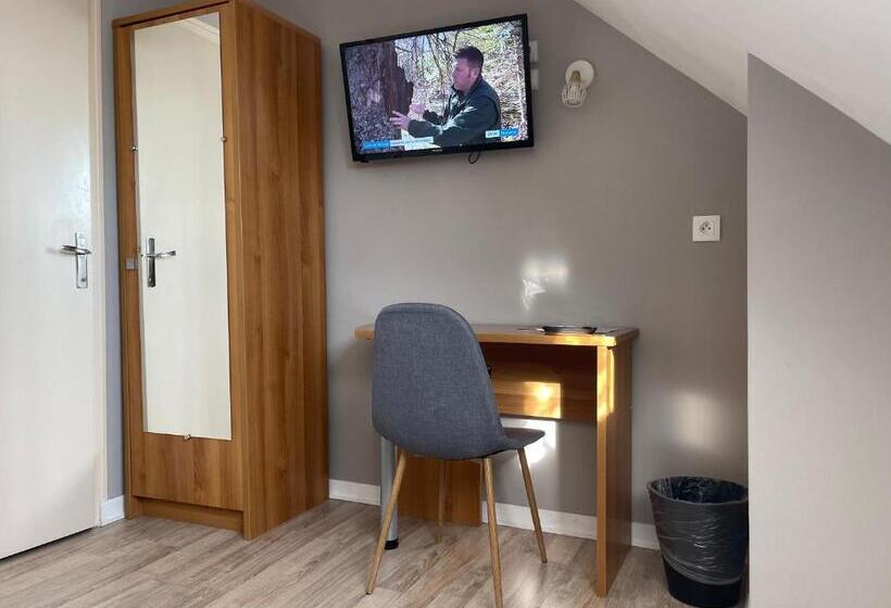 标准间, Le Relais De La Place