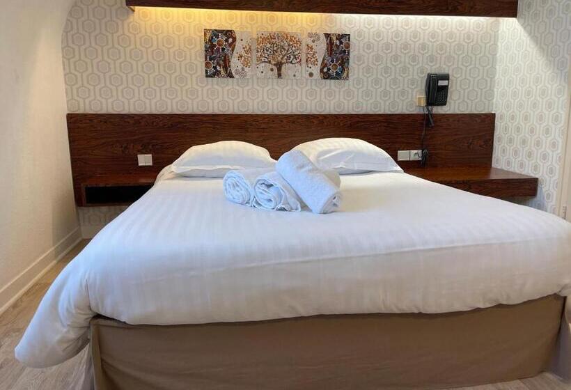 标准单人间, Le Relais De La Place