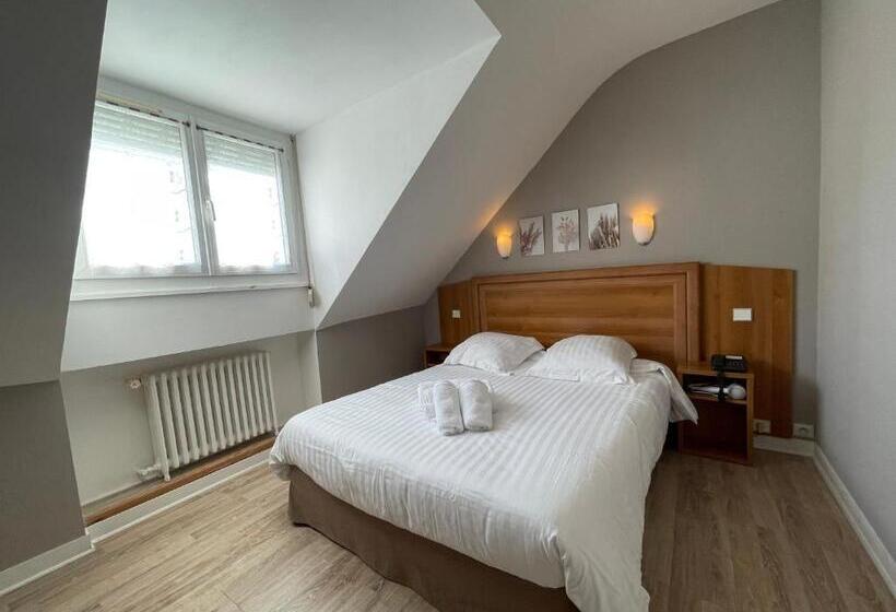 标准间, Le Relais De La Place