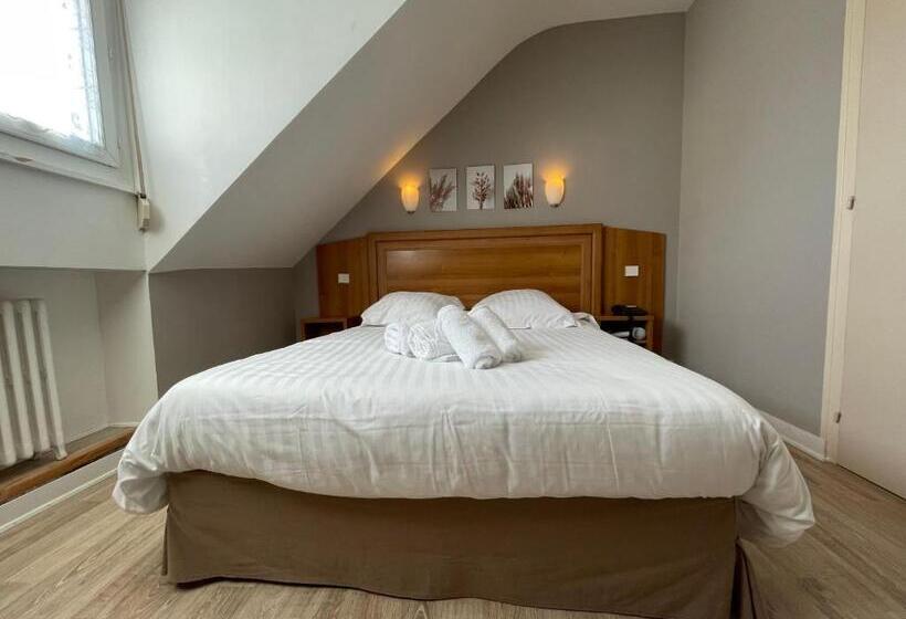 标准间, Le Relais De La Place