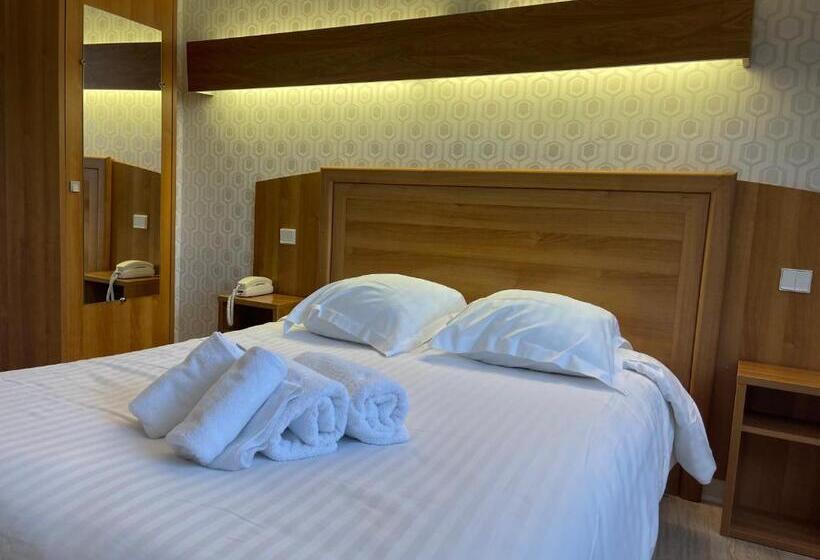 标准间, Le Relais De La Place