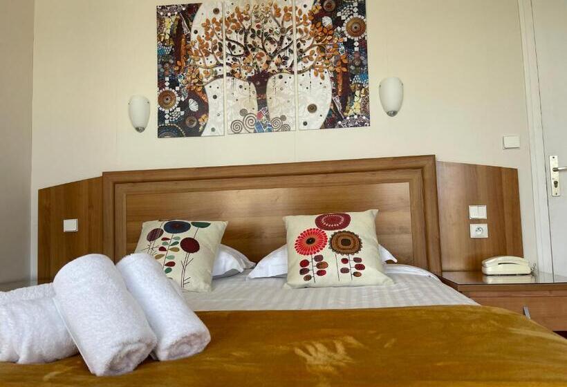 标准间, Le Relais De La Place