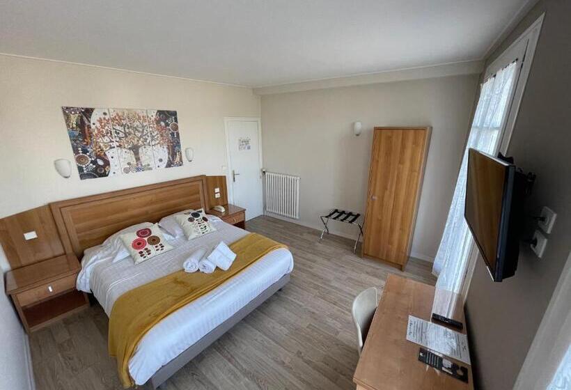 标准间, Le Relais De La Place