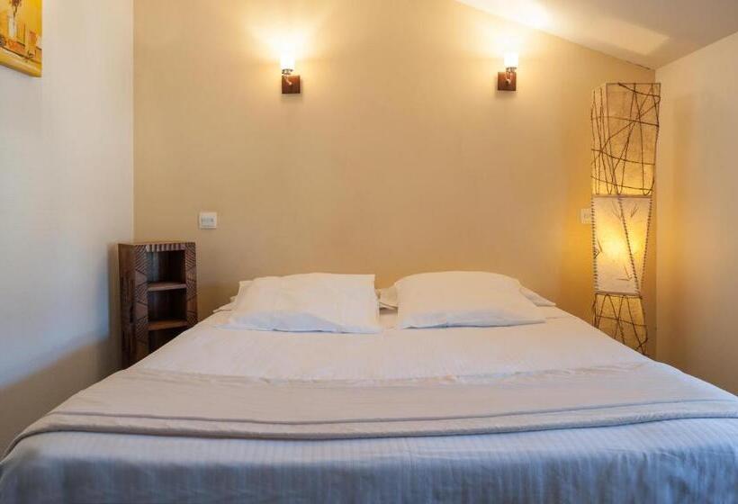 غرفة كومفورت, Logis Hôtel Tante Yvonne & Son Restaurant Semi Gastronomique   Lyon Nord